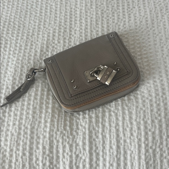 Chloé Paddington Logo-Embellished Compact Wallet - Picture 9 of 9